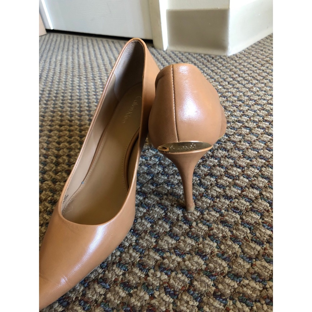Nude and gold pumps